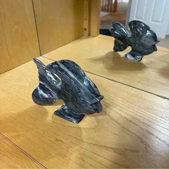 Angelfish Carved Stone Figurine Polished Rock Fish Gray White Granite Marble - Picture 5 of 5
